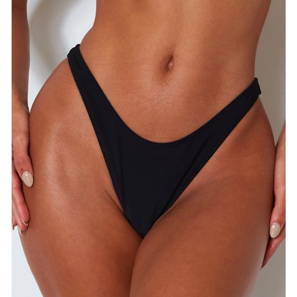 WHITE FOX BLACK BIKINI BOTTOMS XS